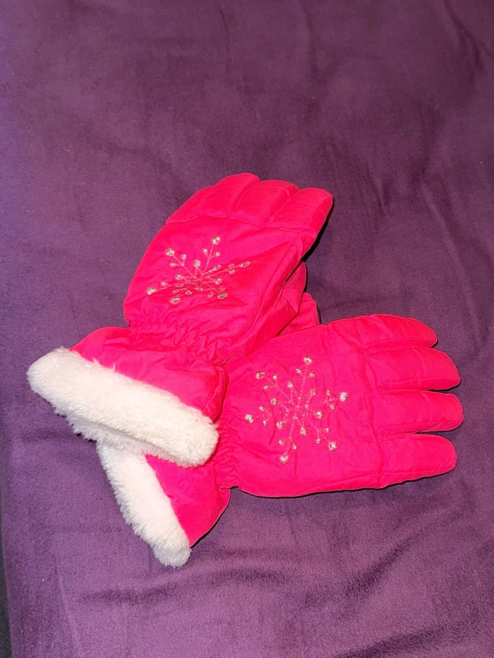 3M Thinsulate Hot Pink Mittens with Snowflake Accent